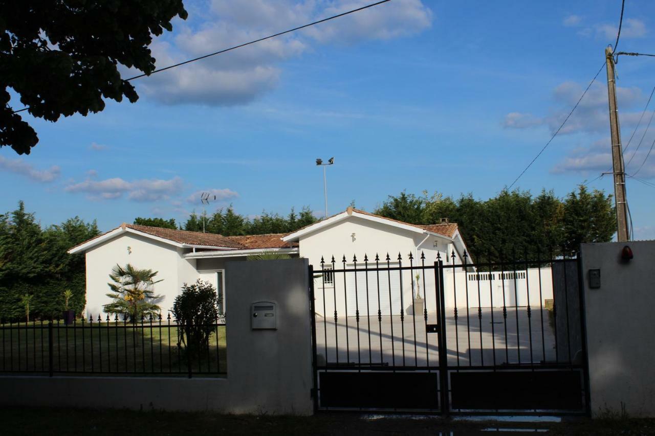 Hôtel Les Tresors De Lizzie à Coutras Extérieur photo