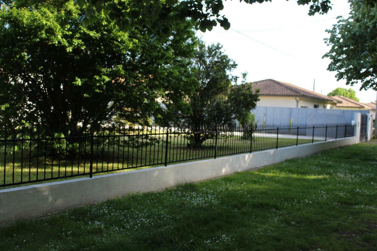 Hôtel Les Tresors De Lizzie à Coutras Extérieur photo